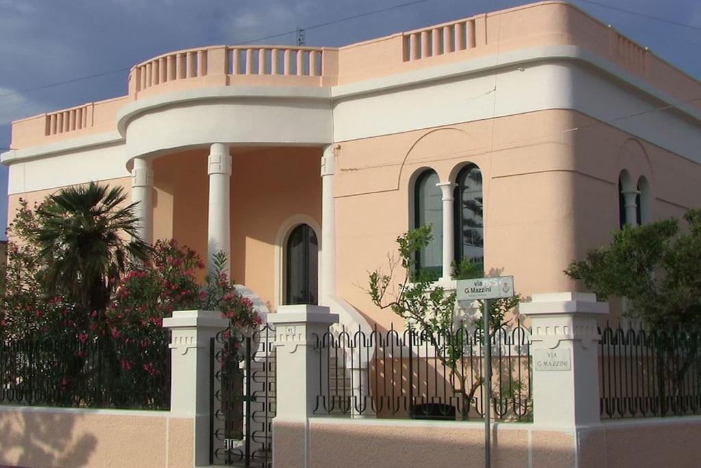 Nel Salento - Ampie E Giardino, Fino A 9 Persone Villa